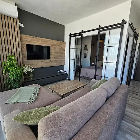 Luxury Penthouse With Private Jacuzzi & Sea View Apartment