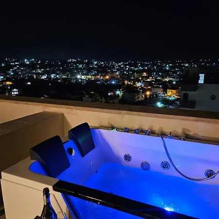 Luxury Penthouse With Private Jacuzzi & Sea View *