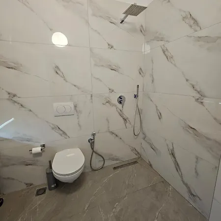 Apartment Luxury Penthouse With Private Jacuzzi & Sea View Durres